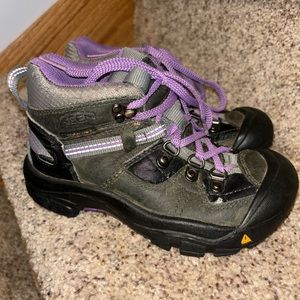Keen’s Waterproof Hiking Boots Size Youth 12